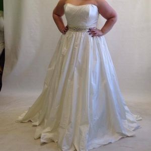 BRIDAL PLUS SIZE